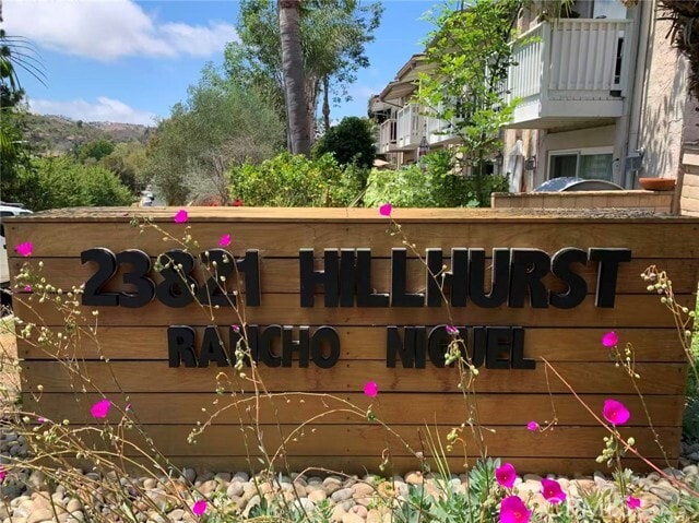 Building Photo - 23821 Hillhurst Dr