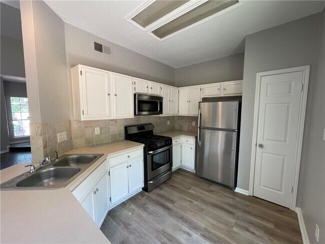 Building Photo - 2114 Zephyr Ln