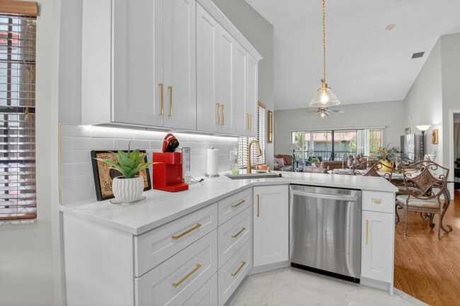 Building Photo - 7677 Lexington Club Blvd