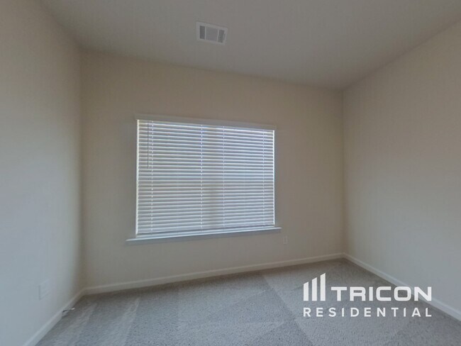 Building Photo - 1017 Claas Wy