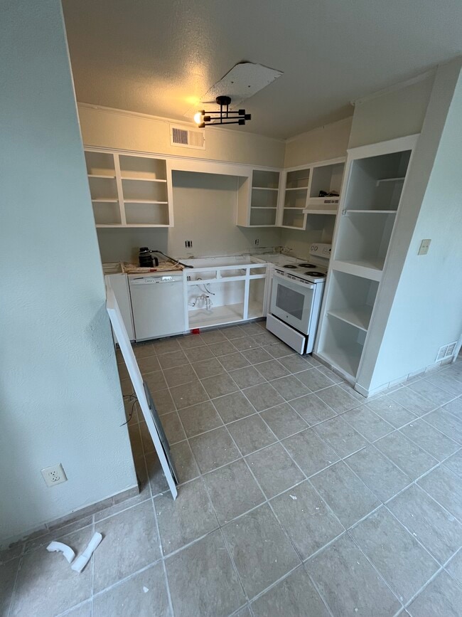 Building Photo - 408 Carter Dr