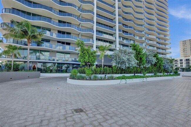 Building Photo - 900 N Ocean Blvd