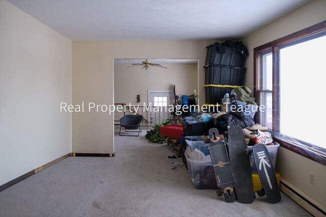 Building Photo - Charming 3 bedrooms in Rensselaer