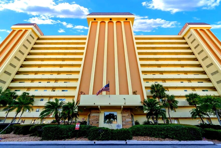 Building Photo - 4550 Cove Cir