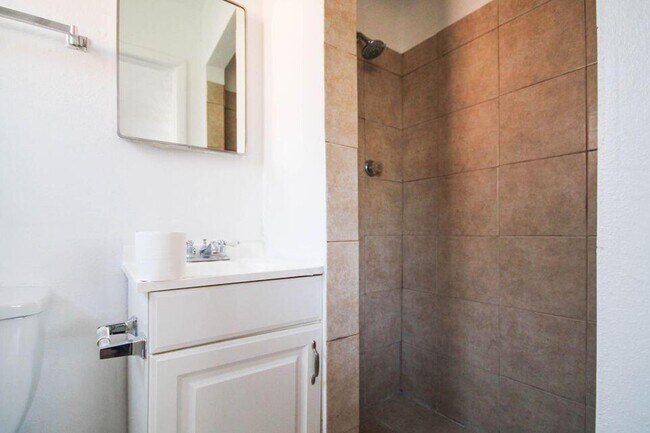 Building Photo - 209 San Saba Rd