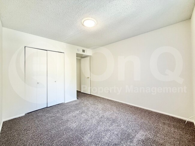 Building Photo - 912 N Revere
