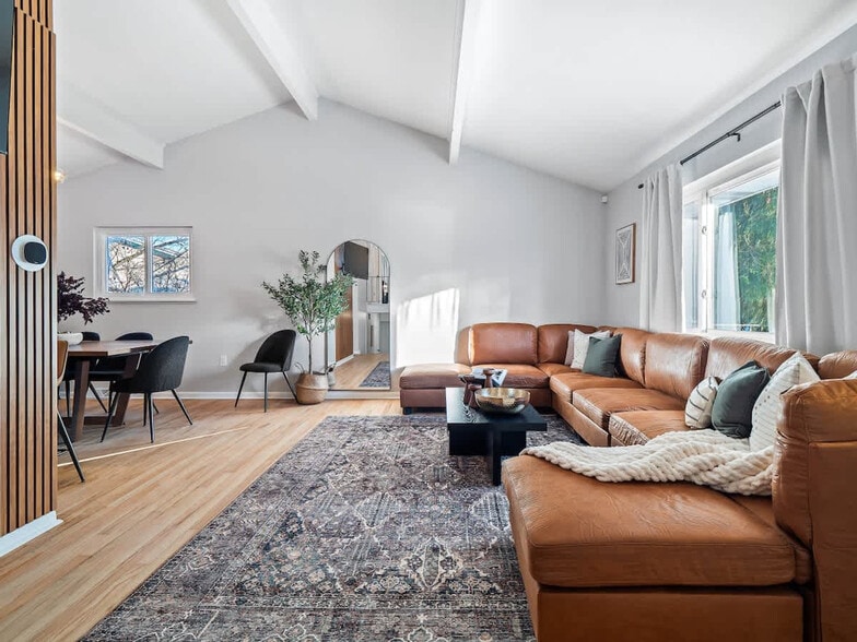 Building Photo - 676 Treeside Dr