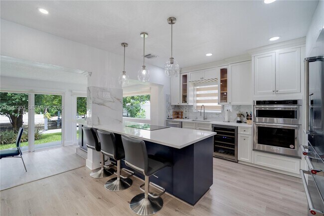 Building Photo - 1931 SW 22nd Ave