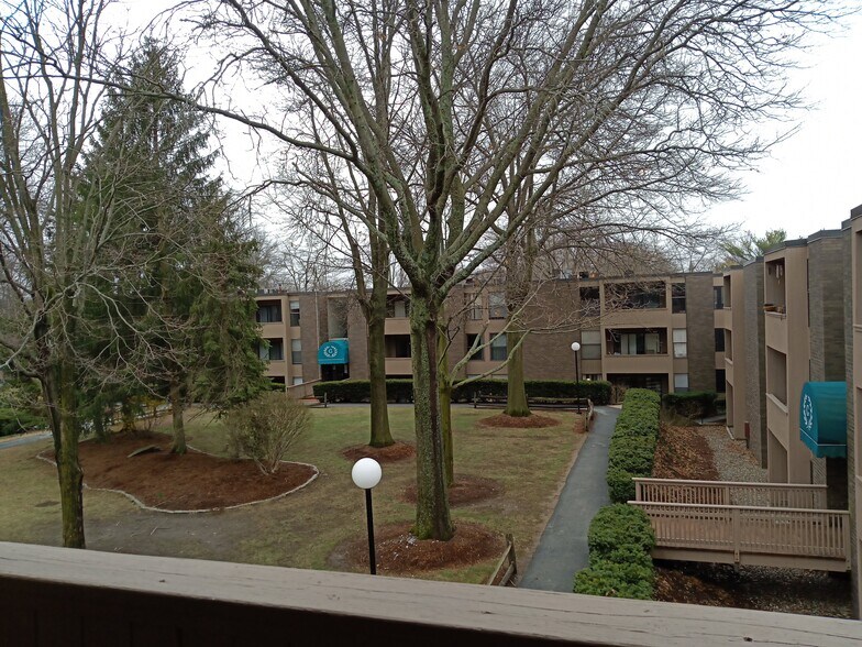 Balcony - 10 Shrewsbury Green Dr