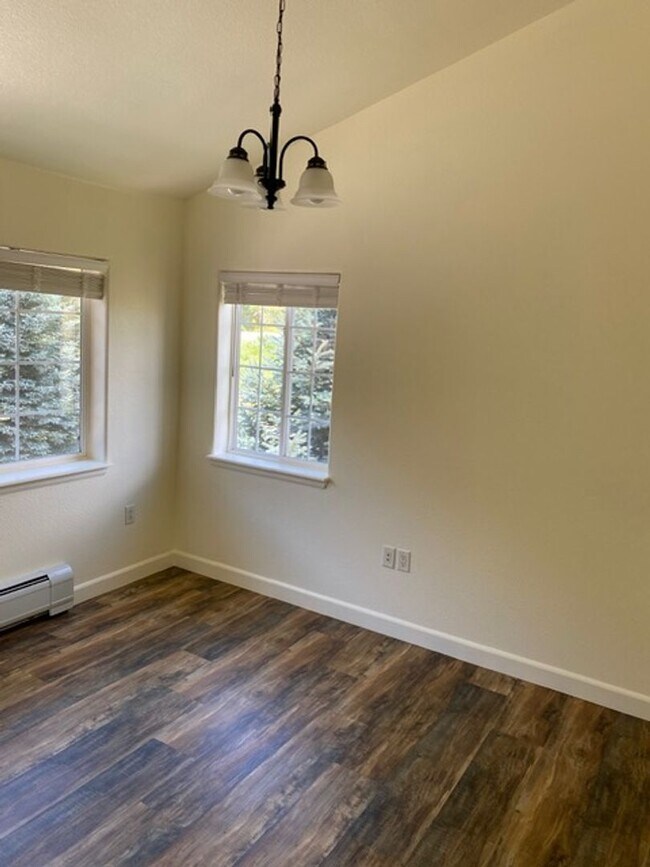 Building Photo - River View Condominium! PRICE REDUCED!