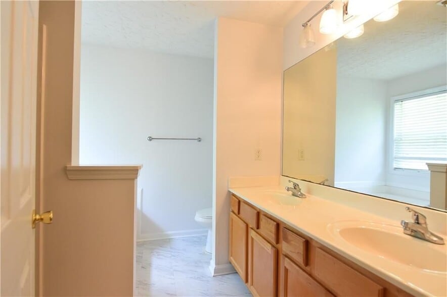 Building Photo - 3347 Baymount Way