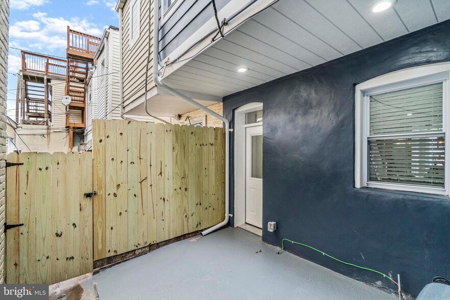 Building Photo - 1530 Covington St