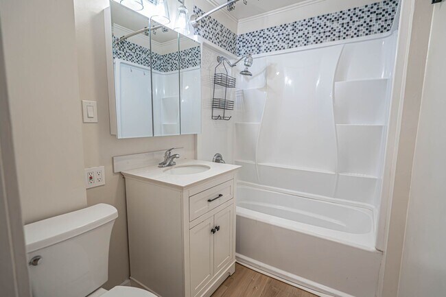 Building Photo - COMING SOON! 2 Bedroom Single Story in San...
