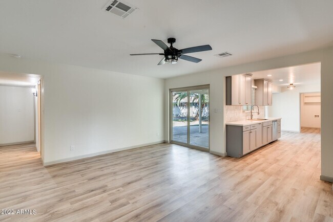 Building Photo - 4402 W El Camino Dr