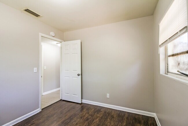 Building Photo - 4815 Andromeda Rd