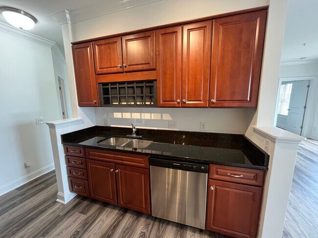 Building Photo - Modern condo  in the center of shopping , restaurants and entertainment venues.