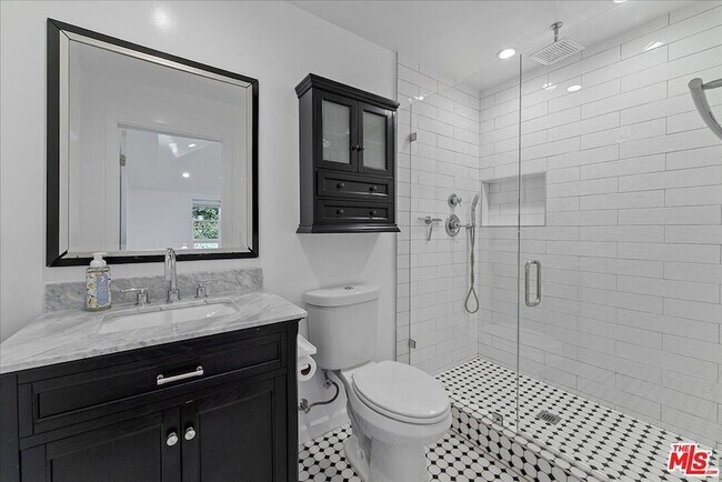 Building Photo - 6724 Mammoth Ave