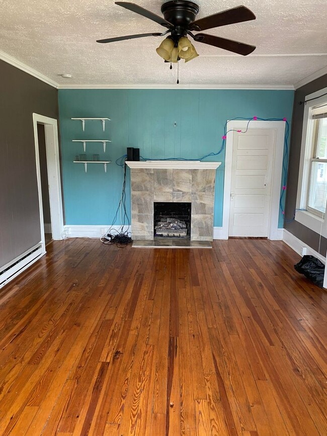 Building Photo - Beautiful apartment with mountain views, walking distances to Down Town Mars Hill!  Washer and dr...