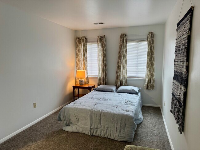 Building Photo - 1001 White Oak Rd