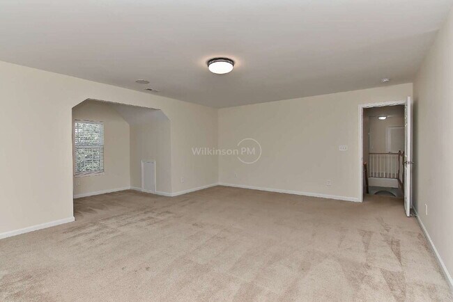 Building Photo - Beautiful 3,409 sqft 5-bedroom 3-bath Exec...