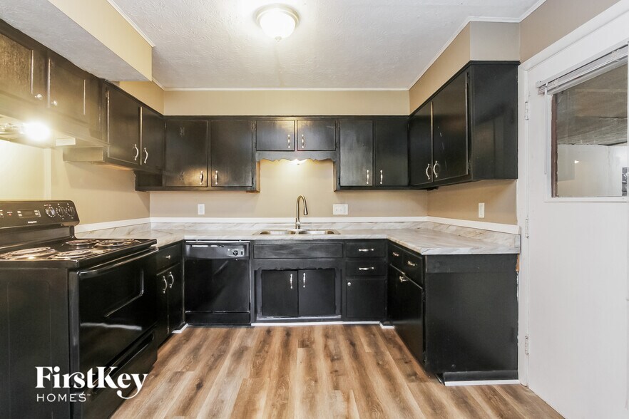 Building Photo - 3223 Vincz Dr