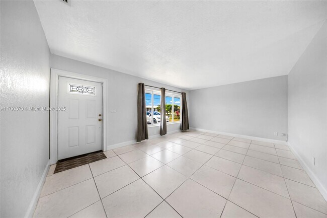 Building Photo - 8801 SW 17th St