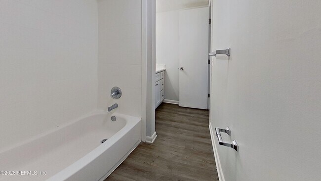 Building Photo - 2216 Spring Park Rd