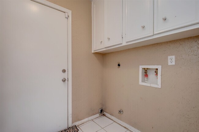 Building Photo - 6030 Gallant Forest Dr