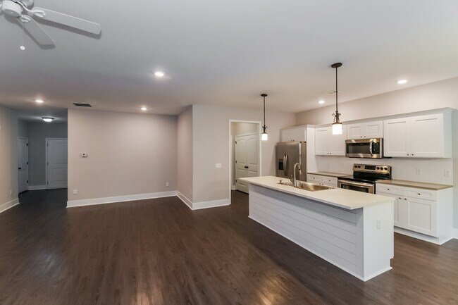 Building Photo - 55 Greyfield Dr