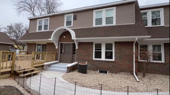 Building Photo - 1270 Prairie Ave