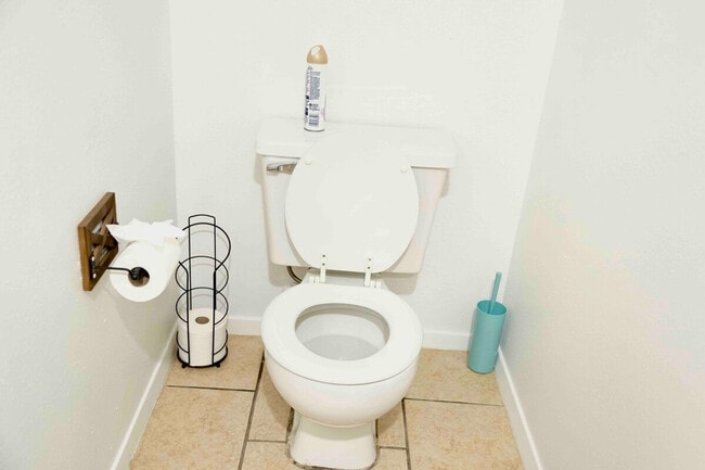 Building Photo - 1708-1710-1710 Horseshoe Cir