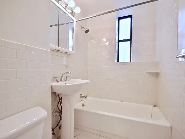 Building Photo - 639 W 173rd St