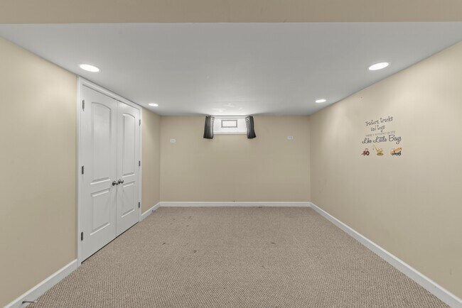 Building Photo - 794 Fairfield Ave