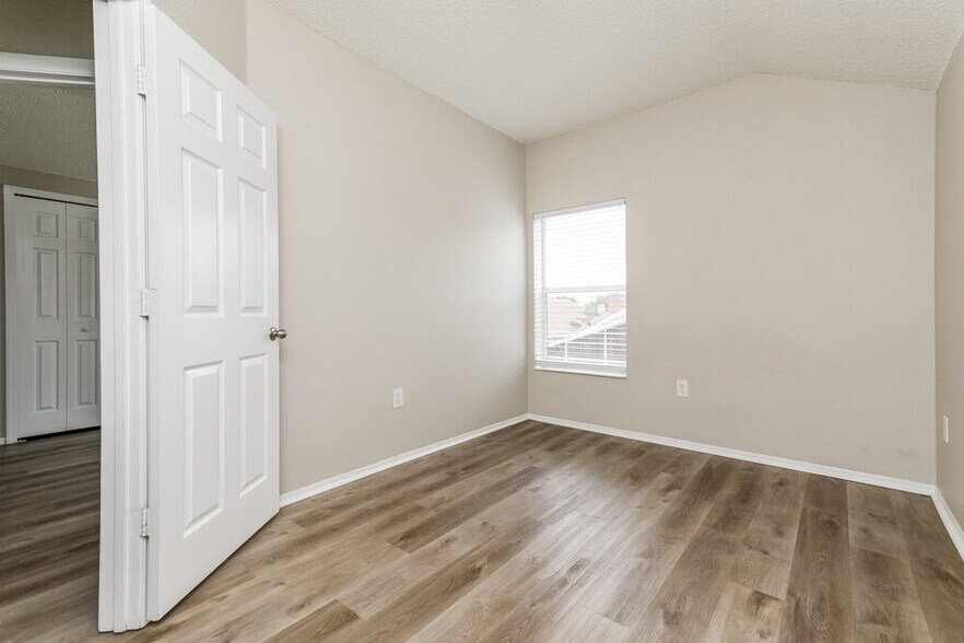 Building Photo - 2207 Santa Lucia St