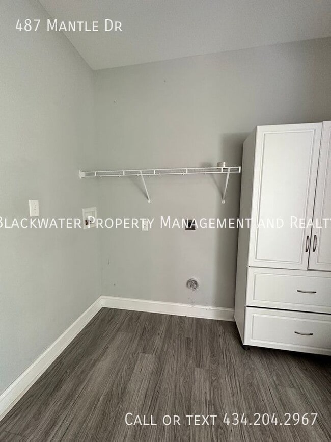 Building Photo - 487 Mantle Dr