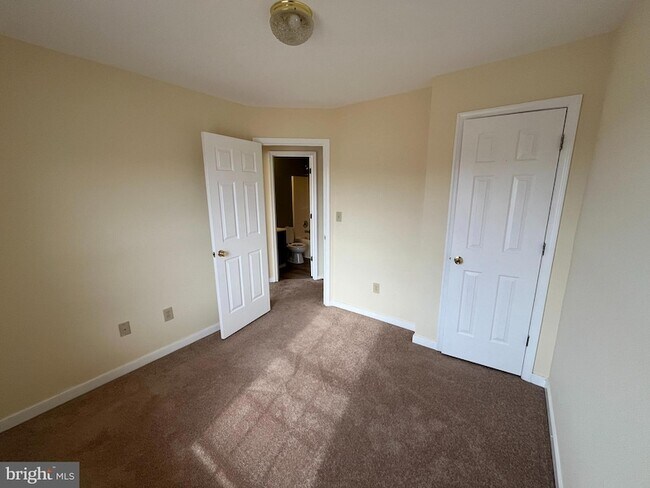 Building Photo - 401 Donelson Loop