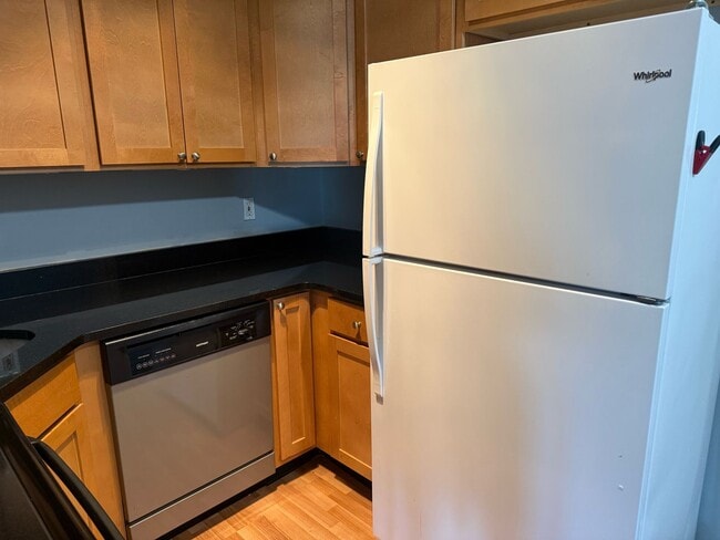 Building Photo - 2 Bed/1 Bath Condo in Ladue School District!