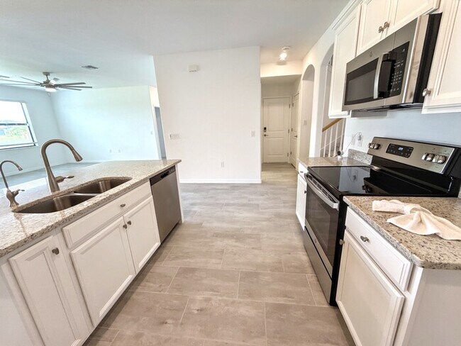 Building Photo - 11305 Shady Blossom Dr