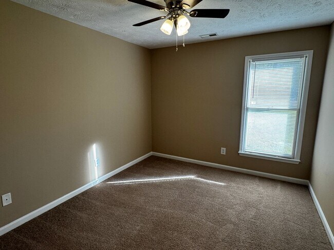 Building Photo - Cozy 3 Bedroom 2 Bath Home in Raeford.