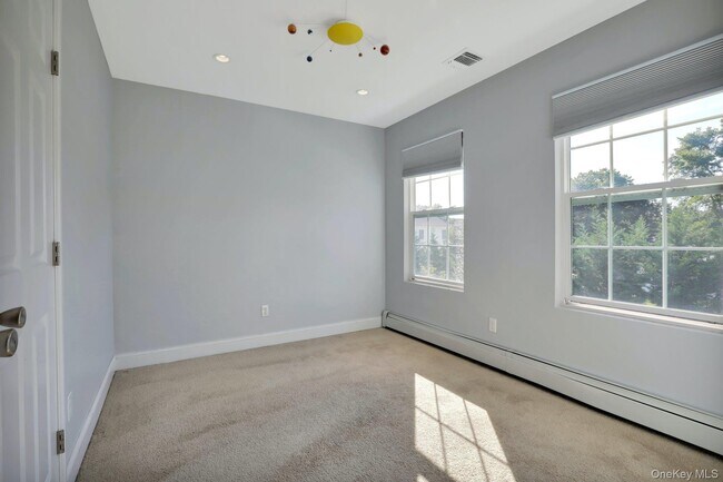 Building Photo - 32 Delamere St