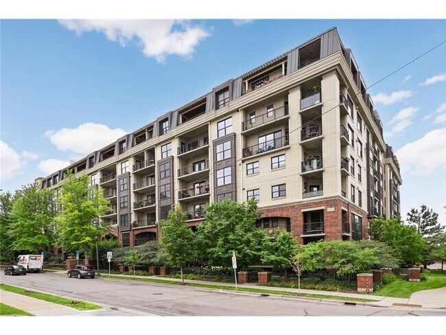 Building Photo - 317 Groveland Ave