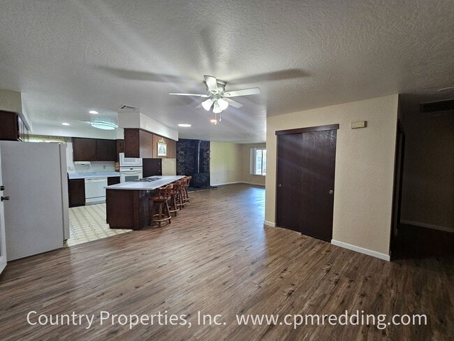 Building Photo - Price Reduced! Spacious House with Landsca...