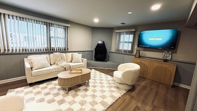 Building Photo - 9323 80th Ct