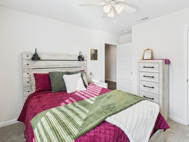 Building Photo - 8775 Clearbrook Dr