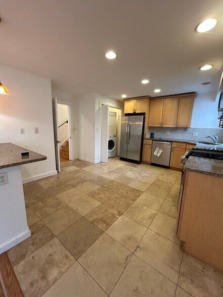 Building Photo - 22 Broadlawn Park