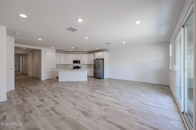 Building Photo - 7682 W Jackrabbit Ln