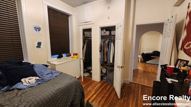 Building Photo - 2001 Commonwealth Ave