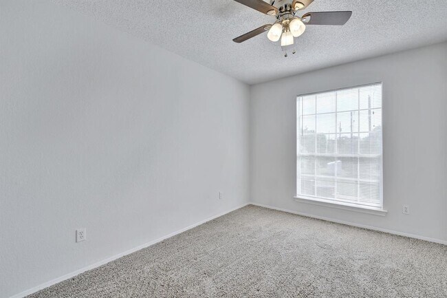 Building Photo - 1609 Lantern Light Dr