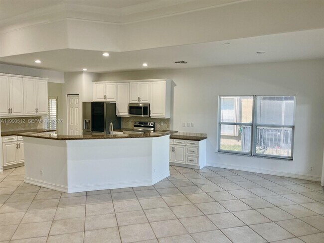 Building Photo - 11289 NW 65th Manor