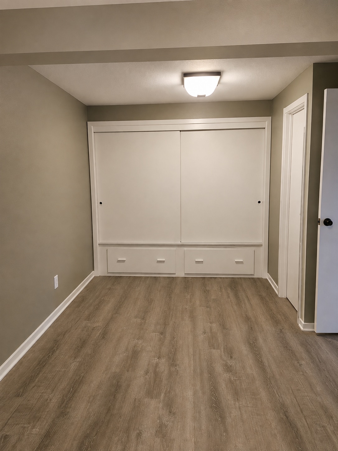 Building Photo - 8825 N Harborview Dr